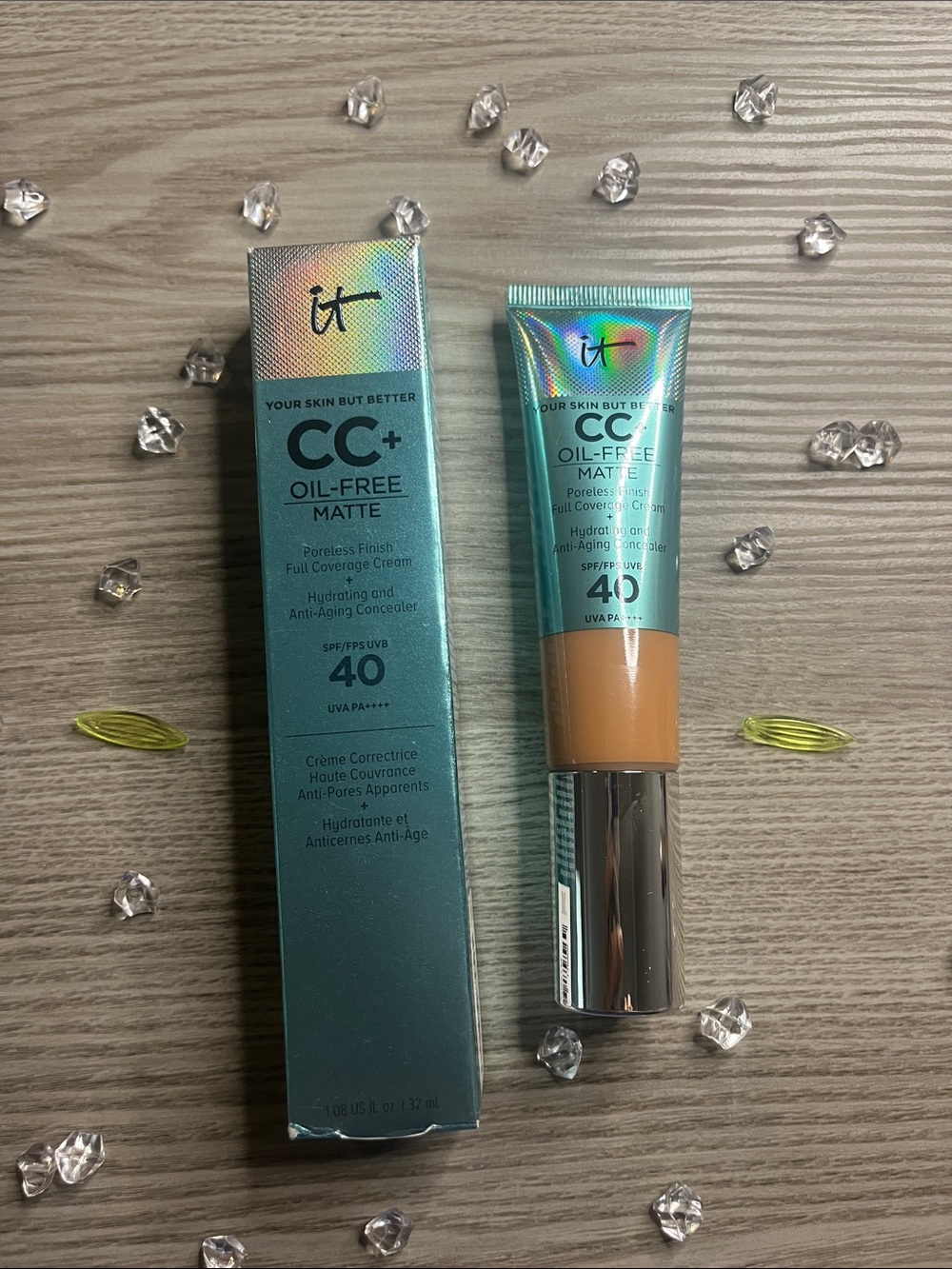 it cosmetics CC+ Oil-Free Matte Cream SPF 40 — SHADE RICH HONEY